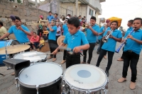 Jueves 5 de abril del 2018. Chiapa de Corzo. El pequeño timbalero lleva el ritmo de las canciones tradicionales durante las fiestas tradicionales de San vicente Ferrer en esta colonial ciudad de la Ribera del Rí­o Grande de Chiapas