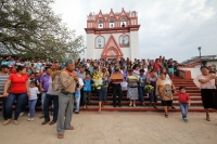 Miércoles 14 de diciembre del 2016. Chiapa de Corzo. Inicio de la Topada de la Flor. Con la adoración del Niño Florero esta tarde da inicio al recorrido de la Topada de La Flor, donde cientos de jóvenes chiapacorceños recorren a pie durante varios días la