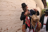 Martes 3 de mayo del 2016. Tuxtla Gutiérrez. Los indígenas zoque recorren las calles de los barrios tradicionales realizando la danza del Torito