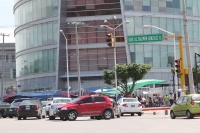Lunes 14 de octubre del 2013. Tuxtla Gutiérrez. Maestros del movimiento magisterial permanecerán bloqueando los accesos a la Torre Azteca-Chiapas de manera indefinida desde esta mañana.