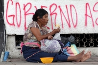 Martas 13 de junio del 2017. Tuxtla Gutiérrez. Un pedazo de pan puede significar la felicidad a los indigentes de la capital de Chiapas.