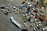 Foto: Juan Carlos Calderon. Miércoles 28 de agosto del 2013. Tuxtla Gutiérrez. El desorden vehicular de taxistas y colectiveros ocasiona que el tráfico en la ciudad sea mucho más caótico como en esta mañana en las cercanías de la Torre Azteca-Chiapas.