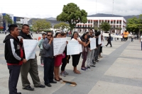Jueves 5 de enero del 2014. Tuxtla Gutiérrez. Transportistas de varios municipios de Chiapas exigen a las autoridades estatales la libertad sus líderes.