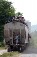Miércoles 16 deJulio del 2014. Arriaga. Cientos de migrantes viajan sobre los vagones del tren de carga hacia Ixtepec, Oaxaca y en lo que podría ser uno de los últimos viajes que permitirán las políticas mexicanas migratorias en la Ruta Férrea del Migrant