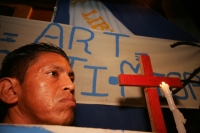 Martes 22 de febrero. Migrantes en su transito al norte del país realizan esta noche una protesta simbólica en las vías y vagones del tren, en el consulado de El Salvador en Arriaga para protestar por las políticas migratorias que se discutirán en el Sena