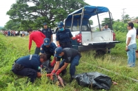 Sábado 11 de agosto del 2012. Arriaga, Chiapas. Un jóven migrante murio durante la madrugada destrozado por las ruedas del tren en las cercanias donde se ubica el puesto de la Cruz Roja Mexicana en la ciudad de Arriaga.