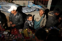 Sábado 1 de enero del 2013. Zinacantan, Chiapas. La venta de juegos pirotécnicos se realiza sin control de las autoridades municipales en la mayoría de las comunidades indígenas de los altos de Chiapas.