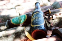 Sábado 13 de julio del 2014. Tuxtla Gutiérrez. La Cerveza Artesanal Tzotzil es elaborada con malta y caramelo o con tonos frutales y florales además de ser filtrada con granos tostados y molidos de café por lo que es considerada una bebida gourmet dedicad