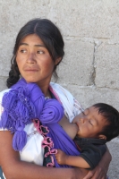 Martes 20 de noviembre del 2012. Teopisca, Chiapas. Indígenas desplazados por el conflicto de la comunidad Tzajalá continúan refugiándose en la cabecera municipal de esta comunidad de los altos de Chiapas después de que dos grupos antagónicos se enfrentar