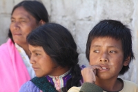 Martes 20 de noviembre del 2012. Teopisca, Chiapas. Indígenas desplazados por el conflicto de la comunidad Tzajalá continúan refugiándose en la cabecera municipal de esta comunidad de los altos de Chiapas después de que dos grupos antagónicos se enfrentar