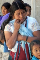 Martes 20 de noviembre del 2012. Teopisca, Chiapas. Indígenas desplazados por el conflicto de la comunidad Tzajalá continúan refugiándose en la cabecera municipal de esta comunidad de los altos de Chiapas después de que dos grupos antagónicos se enfrentar