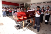 Miércoles 15 de octubre del 2014. Tuxtla Gutiérrez. El último servicio prestado por Ángel Burguete en Protección Civil de Arriaga, de Cruz Roja, de Bomberos y cuerpos de rescate y auxilio es su traslado de homenaje por su fallecimiento esta víspera pos su