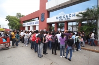 Jueves 4 de octubre del 2012. Tuxtla Gutiérrez, Chiapas. Entre desconfianza y retrasos se llevo a cabo esta mañana la conferencia de prensa de los estudiantes en huelga de la UNICACH.
