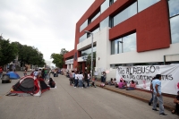 Jueves 4 de octubre del 2012. Tuxtla Gutiérrez, Chiapas. Entre desconfianza y retrasos se llevo a cabo esta mañana la conferencia de prensa de los estudiantes en huelga de la UNICACH.