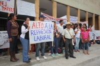 Miércoles 27 de mayo del 2015. Tuxtla Gutiérrez. La protesta de la UNICH en la entrada del edificio de la administración estatal.
