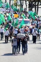 Lunes 9 de enero del 2017. Tuxtla Gutiérrez. Militantes de la UNTA protestan esta mañana en la avenida central en contra del Gasolinazo.