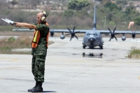 Martes 22 de marzo. El avión estadounidense  Loockheed C-130 Hercules fabricado desde los años 50´s del ejército americano utilizado para el monitoreo y pronostico de fenómenos meteorológicos, ciclónicos tropicales y lluvias llega a Chiapas y se encontrar