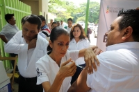 Lunes 7 de noviembre del 2016. Tuxtla Gutiérrez. Durante el inicio de la campaña de vacunación contra la influenza estacional en la temporada de invierno en Chiapas, los brigadistas de la Secretaria de Salud chiapaneca se instalan más de 2000 puestos fijo