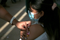 20210420. Tuxtla G. Inicia el proceso de vacunación Covid para maestros en Chiapas