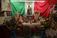 Domingo 30 de noviembre del 2014. San Cristóbal de las Casas. Vecinos del Barrio de Guadalupe afirman ver una imagen guadalupana en los residuos de un flamazo en un vaso de peltre por lo que el objeto ha sido venerado por vecinos y turistas