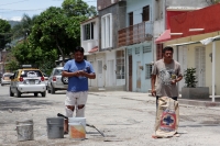 Jueves 20 de julio del 2017. Tuxtla Gutiérrez. Vecinos de la 15 Oriente Norte toman los baches para exigir la cooperación del tránsito vehicular y reparar los daños en la vía tuxtleca.