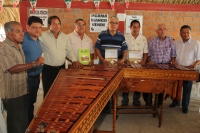 Viernes 9 de octubre del 2015. Tuxtla Gutiérrez. Los marimbistas, ejecutantes del instrumento de hormiguillo se reúnen en la colonia Terán de la capital del estado de Chiapas para recibir el libro Memorias de Marimbistas; Marimbas Tuxtlecas 1900-1980 del 