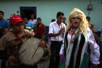 Jueves 22 de enero del 2015. Suchiapa. La Viejada de San Sebastián. Los danzantes tradicionales de esta comunidad de la depresión central del estado de Chiapa, bailan en las calles haciendo sátira de personajes públicos, vestidos como mujeres y mezclándos