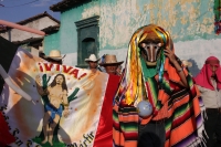 Jueves 22 de enero del 2015. Suchiapa. La Viejada de San Sebastián. Los danzantes tradicionales de esta comunidad de la depresión central del estado de Chiapa, bailan en las calles haciendo sátira de personajes públicos, vestidos como mujeres y mezclándos
