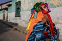 Enero del 2015. Suchiapa. La Viejada de San Sebastián. Los danzantes tradicionales de esta comunidad de la depresión central del estado de Chiapa, bailan en las calles haciendo sátira de personajes públicos, vestidos como mujeres