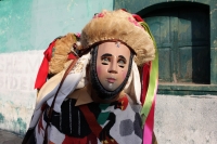 Enero del 2015. Suchiapa. La Viejada de San Sebastián. Los danzantes tradicionales de esta comunidad de la depresión central del estado de Chiapa, bailan en las calles haciendo sátira de personajes públicos, vestidos como mujeres
