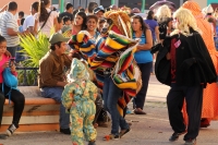 Viernes 20 de enero del 2017. Suchiapa. Los danzantes representando con vistosos trajes de personajes de la vida social se mezclan con quienes usan la vestimenta tradicional del Parachico y El Torito durante los festejos del recorrido en honor a San Sebas