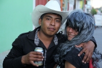 Viernes 20 de enero del 2017. Suchiapa. Los danzantes representando con vistosos trajes de personajes de la vida social se mezclan con quienes usan la vestimenta tradicional del Parachico y El Torito durante los festejos del recorrido en honor a San Sebas