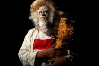 Lunes 30 de diciembre del 2013. San Fernando. Los Viejitos es la danza tradicional de origen istmeño que realizan los jóvenes de la comunidad ribereña del Grijalva El Carmelo donde con gritos y danzas los personajes recorren las casas de los pobladores an