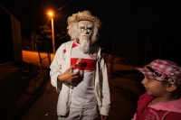 Lunes 30 de diciembre del 2013. San Fernando. Los Viejitos es la danza tradicional de origen istmeño que realizan los jóvenes de la comunidad ribereña del Grijalva El Carmelo donde con gritos y danzas los personajes recorren las casas de los pobladores an