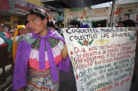 Jueves 25 de noviembre. Mujeres de diferentes organizaciones y regiones de Chiapas, marchan esta mañana desde la ciudad de San Cristóbal hacia la ciudad de Tuxtla Gutiérrez donde se manifiestan en las diferentes avenidas de esta ciudad, así como en las in