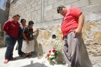 Miércoles 19 de marzo del 2014. Tuxtla Gutiérrez. Vecinos de la colonia Chapultepec descubren una pequeña imagen en donde creen reconocer la silueta de la Virgen María.