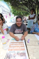 Domingo 27 de marzo. Los aspirantes a ser beneficiados por el Programa Chiapas Solidario esperan ser votados por los miembros de cada barrio de la ciudad de Tuxtla Gutiérrez, donde las asambleas realizan el ejercicio para que cada colonia sea quien asigne