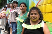 Domingo 27 de marzo. Los aspirantes a ser beneficiados por el Programa Chiapas Solidario esperan ser votados por los miembros de cada barrio de la ciudad de Tuxtla Gutiérrez, donde las asambleas realizan el ejercicio para que cada colonia sea quien asigne