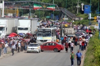Viernes 6 de septiembre del 2013. Tuxtla Gutiérrez. Maestros y organizaciones sociales bloquean este medio día las entradas de la capital del estado de Chiapas.