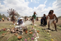 Indígenas Mayas y Zoques realizan un ceremonial de danza pre hispánicas en las ruinas arqueológicas de la comunidad Chiapa de Corzo para celebrar la entrada de la primavera