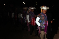 Sábado1 de enero del 2012. Zinacantan, Chiapas. Autoridades tradicionales recorren la plaza de San Lorenzo para conmemorar la entrada del año nuevo.