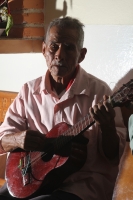 Lunes 24 de diciembre del 2012. Tuxtla Gutiérrez, Chiapas. La priostería Zoque visita las diferentes casas de sus miembros durante la velada de esta navidad bailando las danzas del Belén Zoque para terminar en el altar de la ermita del Cerrito.