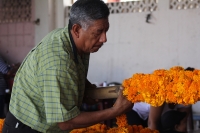 Martes 25 de octubre del 2016. Tuxtla Gutiérrez. Flor de cempasúchil o musajoyo. La ermita del Cerrito es adornada con flores de cempasúchil o musajoyo, ofrenda que es arreglada delicadamente por los maestros tradicionales de la comunida zoque