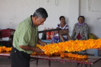 Martes 25 de octubre del 2016. Tuxtla Gutiérrez. Flor de cempasúchil o musajoyo. La ermita del Cerrito es adornada con flores de cempasúchil o musajoyo, ofrenda que es arreglada delicadamente por los maestros tradicionales de la comunida zoque