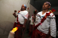 Sábado 22 de diciembre del 2012. Tuxtla Gutiérrez, Chiapas. La tradición de la Danza del Belén Zoque es realizada por esta comunidad tuxtleca durante esta noche en la colonia popular La Shanka en el Norte de la capital de Chiapas.