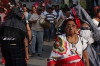 Jueves 18 de febrero del 2016. Tuxtla Gutiérrez. “La bajada  de las vírgenes de Copoya” es una de las tradiciones que perdura gracias a la resistencia cultural  de la comunidad indígena zoque quienes mantienen el recorrido durante 45 días visitando los ho