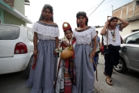 Jueves 18 de febrero del 2016. Tuxtla Gutiérrez. “La bajada  de las vírgenes de Copoya” es una de las tradiciones que perdura gracias a la resistencia cultural  de la comunidad indígena zoque quienes mantienen el recorrido durante 45 días visitando los ho