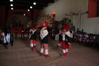 Miércoles 10 de agosto del 2016. San Juan Cancuc. Los danzantes de la comunidad Zoque bailan como invitados especiales durante las celebraciones patronales de San Lorenzo en esta comunidad de la etnia tsental.