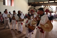 Miércoles 10 de agosto del 2016. San Juan Cancuc. Los danzantes de la comunidad Zoque bailan como invitados especiales durante las celebraciones patronales de San Lorenzo en esta comunidad de la etnia tsental.