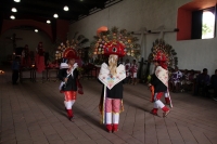 Miércoles 10 de agosto del 2016. San Juan Cancuc. Los danzantes de la comunidad Zoque bailan como invitados especiales durante las celebraciones patronales de San Lorenzo en esta comunidad de la etnia tsental.